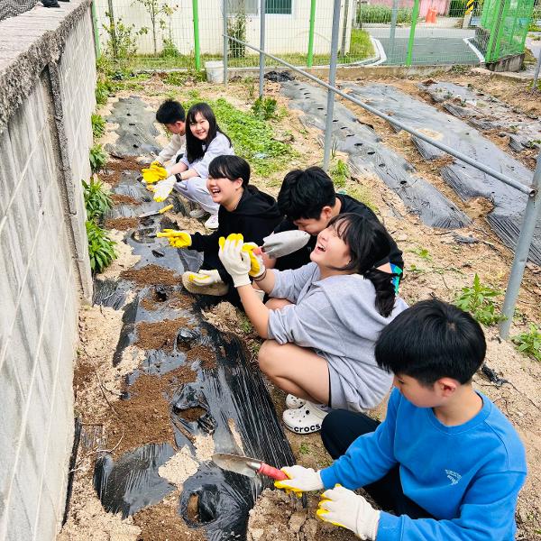 텃밭활동을 통한 지역민과의 송진마켓